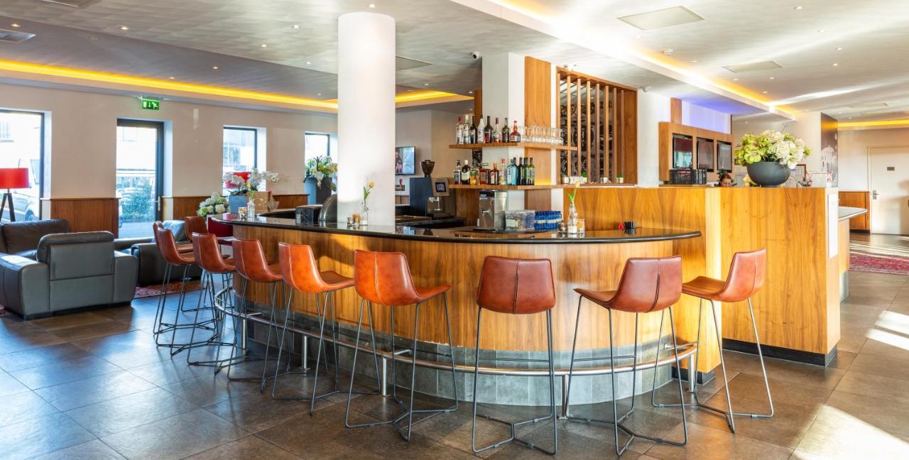 Bastion Hotel Amsterdam Airport Hoofddorp Bagian luar foto