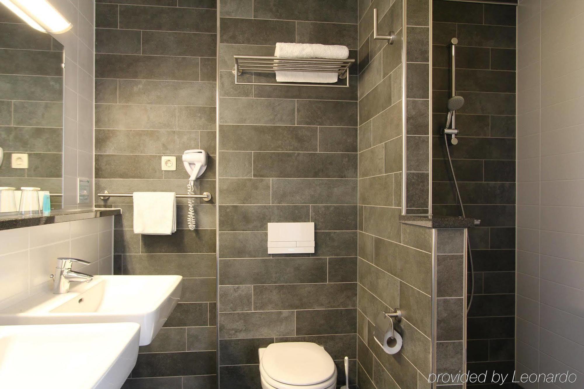 Bastion Hotel Amsterdam Airport Hoofddorp Bagian luar foto