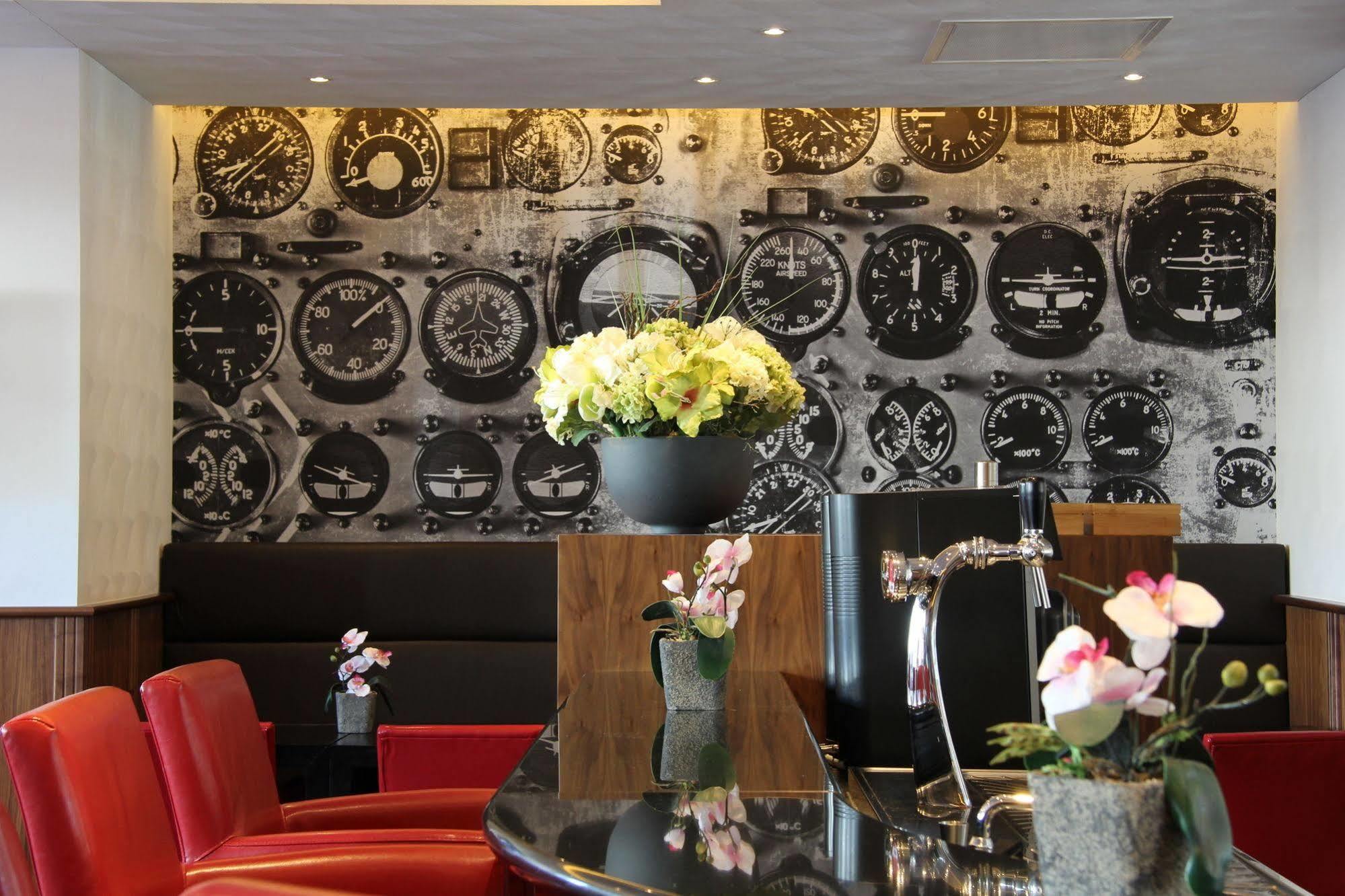 Bastion Hotel Amsterdam Airport Hoofddorp Bagian luar foto