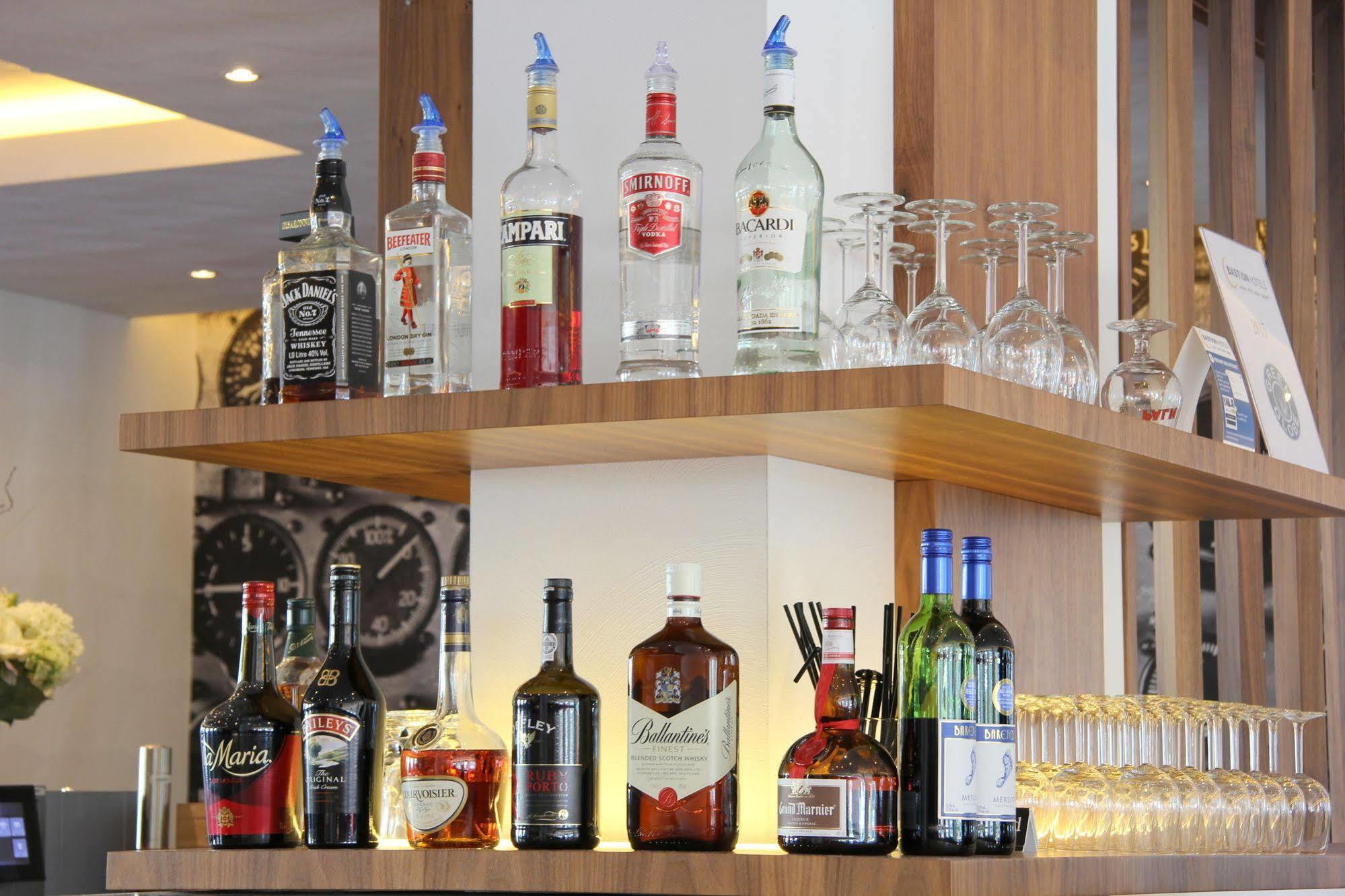Bastion Hotel Amsterdam Airport Hoofddorp Bagian luar foto